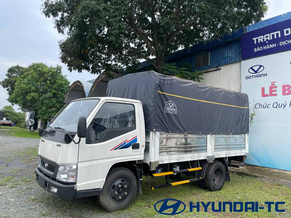 Giá xe tải 2.5 tấn IZ250 thùng mui bạt Đô Thành